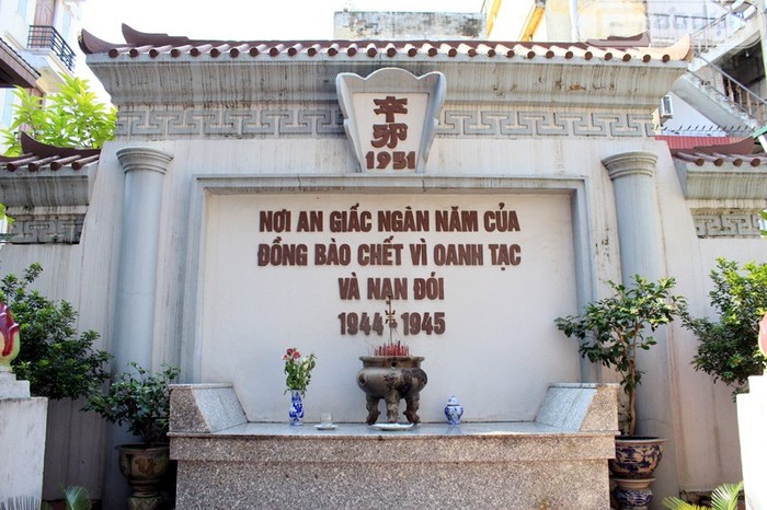 Nằm lọt thỏm trong một con ngõ nhỏ ở Hà Nội, 2 triệu đồng bào ta chết trong nạn đói năm 1945 đã có một "ngôi nhà" thực sự khang trang